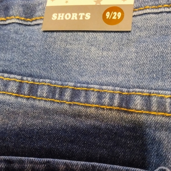 New Celebrity Ace Cotton/Rayon Blend Stretch High-waisted Distressed Shorts - Picture 6 of 9